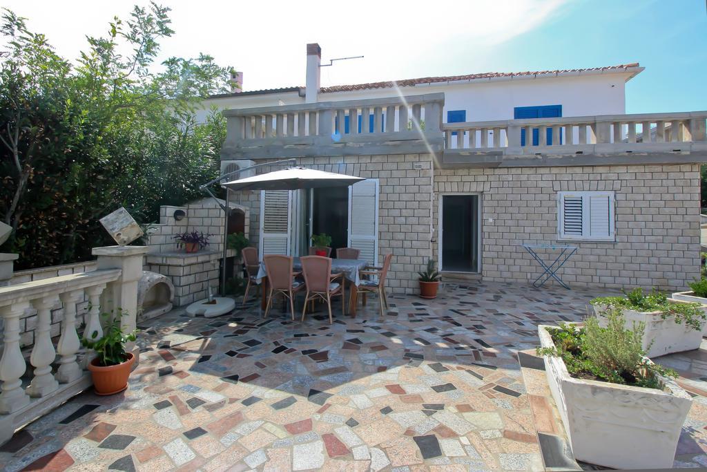 Apartment Drazen Šilo Szoba fotó