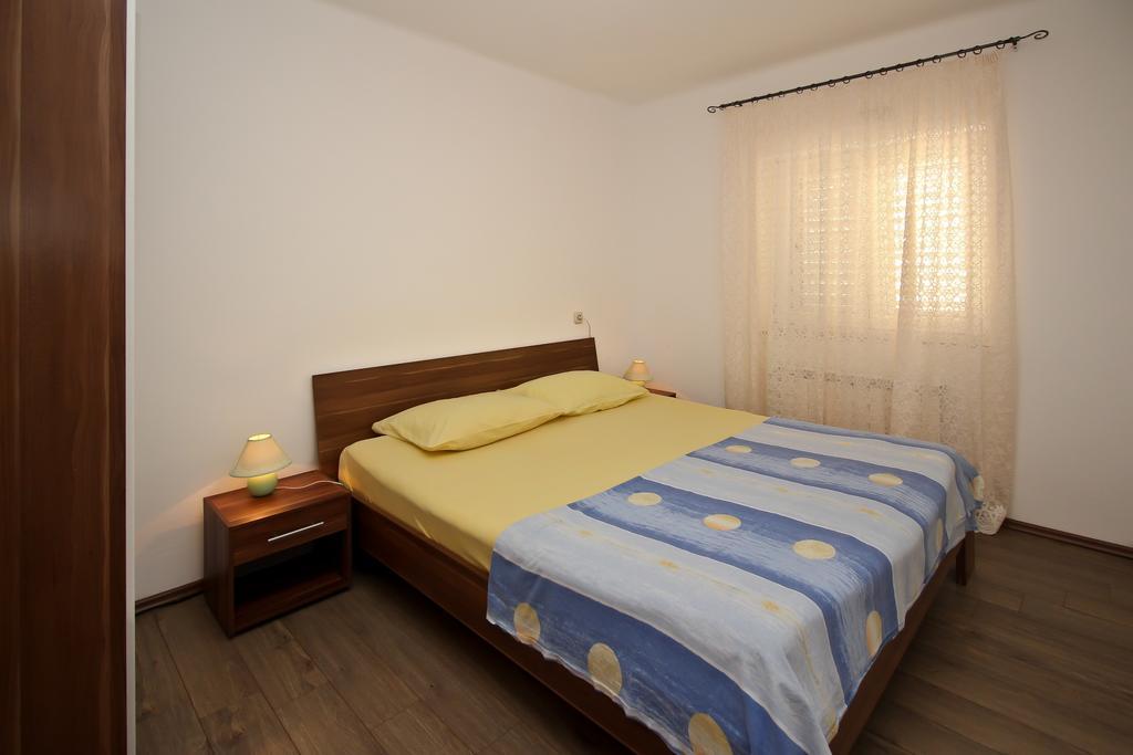 Apartment Drazen Šilo Szoba fotó