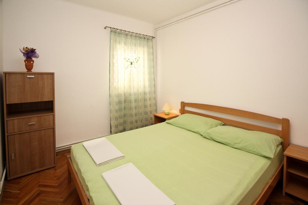 Apartment Drazen Šilo Szoba fotó