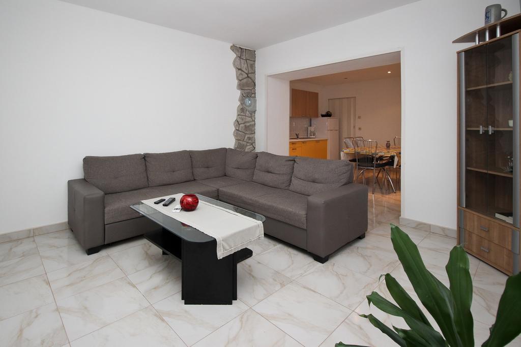 Apartment Drazen Šilo Szoba fotó